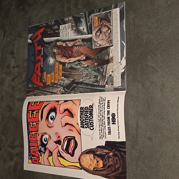 Lot of 4 New DC comics - Picture 10 of 10